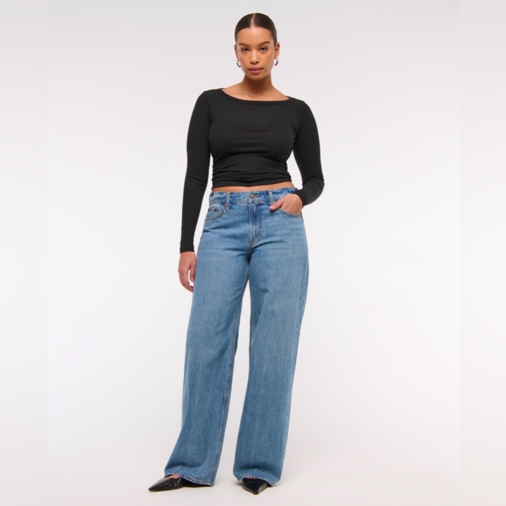 A&F Women’s Curve Love Ultra Loose Low Rise Jeans